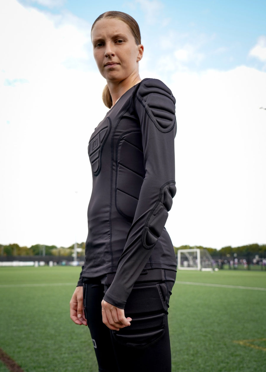 Goalkeeper in the women's Protekt padded top and trousers